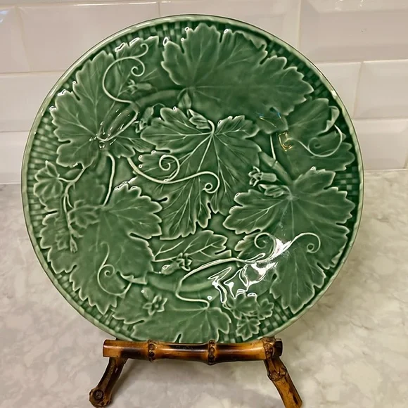 Bordallo Pinheiro VINE GREEN 10” dinner plate Plate Majolica Portuguese - Picture 1 of 4